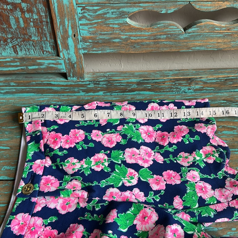 Lilly Pulitzer Darci Stretchy Knit Floral Print Scalloped Edge Shorts Size 4 - Picture 12 of 12